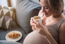 כמה קפה נשים בהיריון יכולות לשתות?
